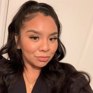 Meet your Posher, Amelia